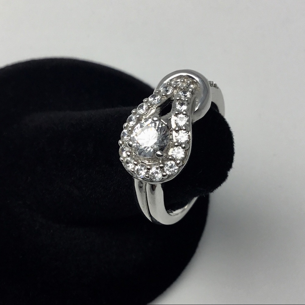 NWOT, Beautiful 925 CZ Ring